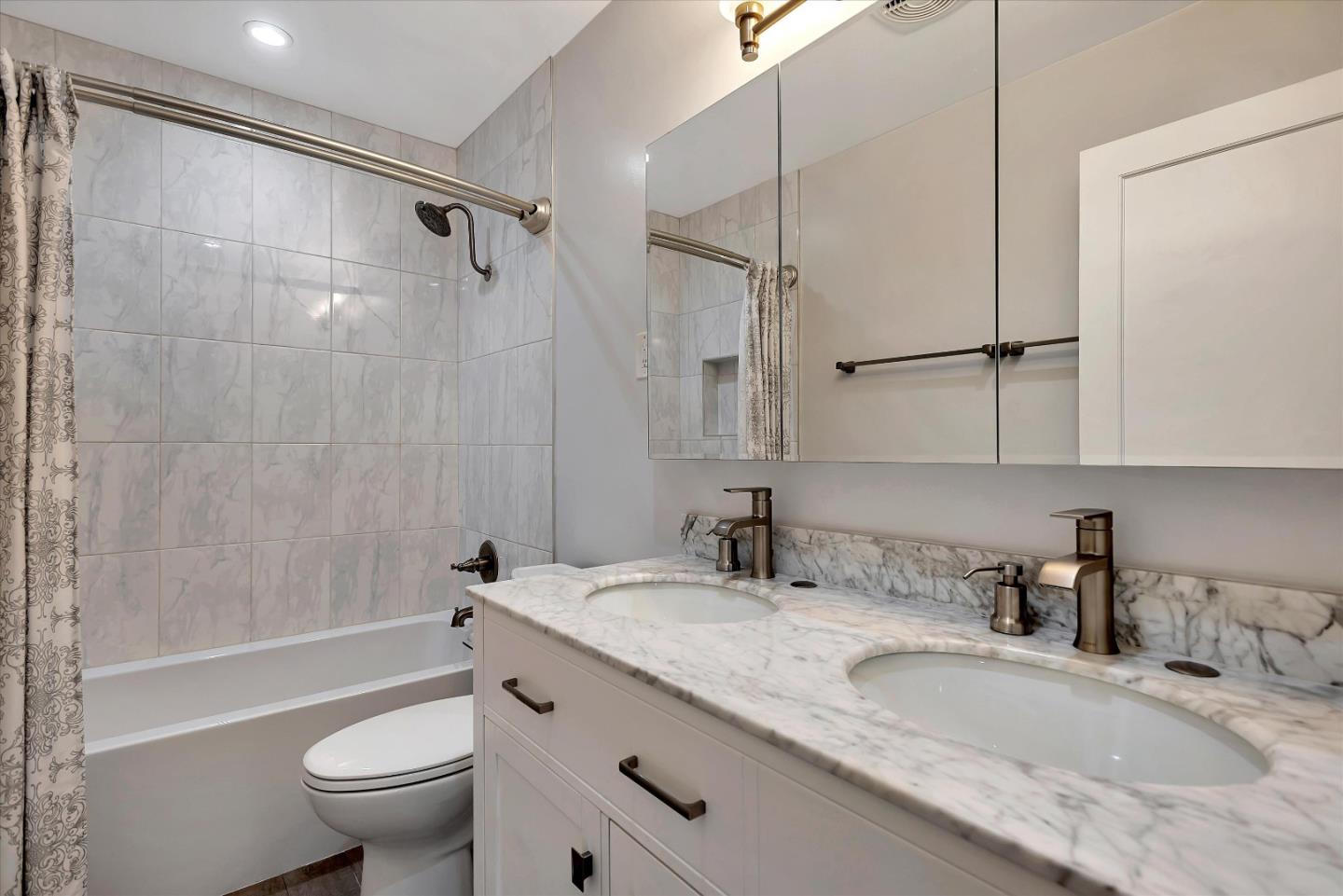 Detail Gallery Image 12 of 26 For 1508 Day Ave #B,  San Mateo,  CA 94403 - 3 Beds | 1/1 Baths