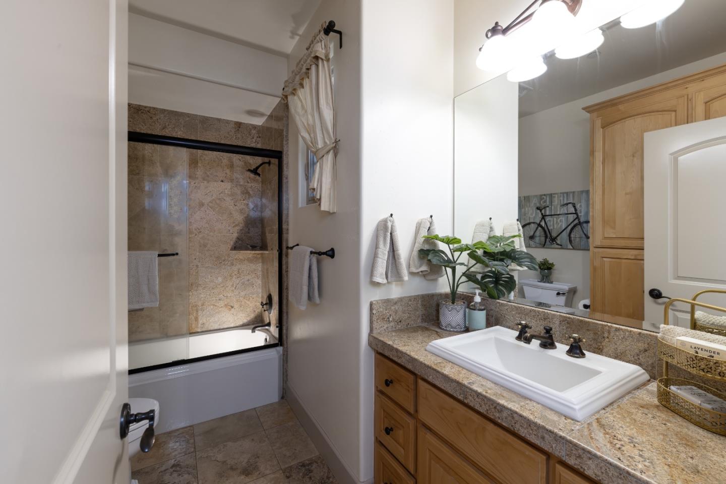 Detail Gallery Image 11 of 49 For 4287 Opal Cliff Dr, Santa Cruz,  CA 95062 - 4 Beds | 3/1 Baths