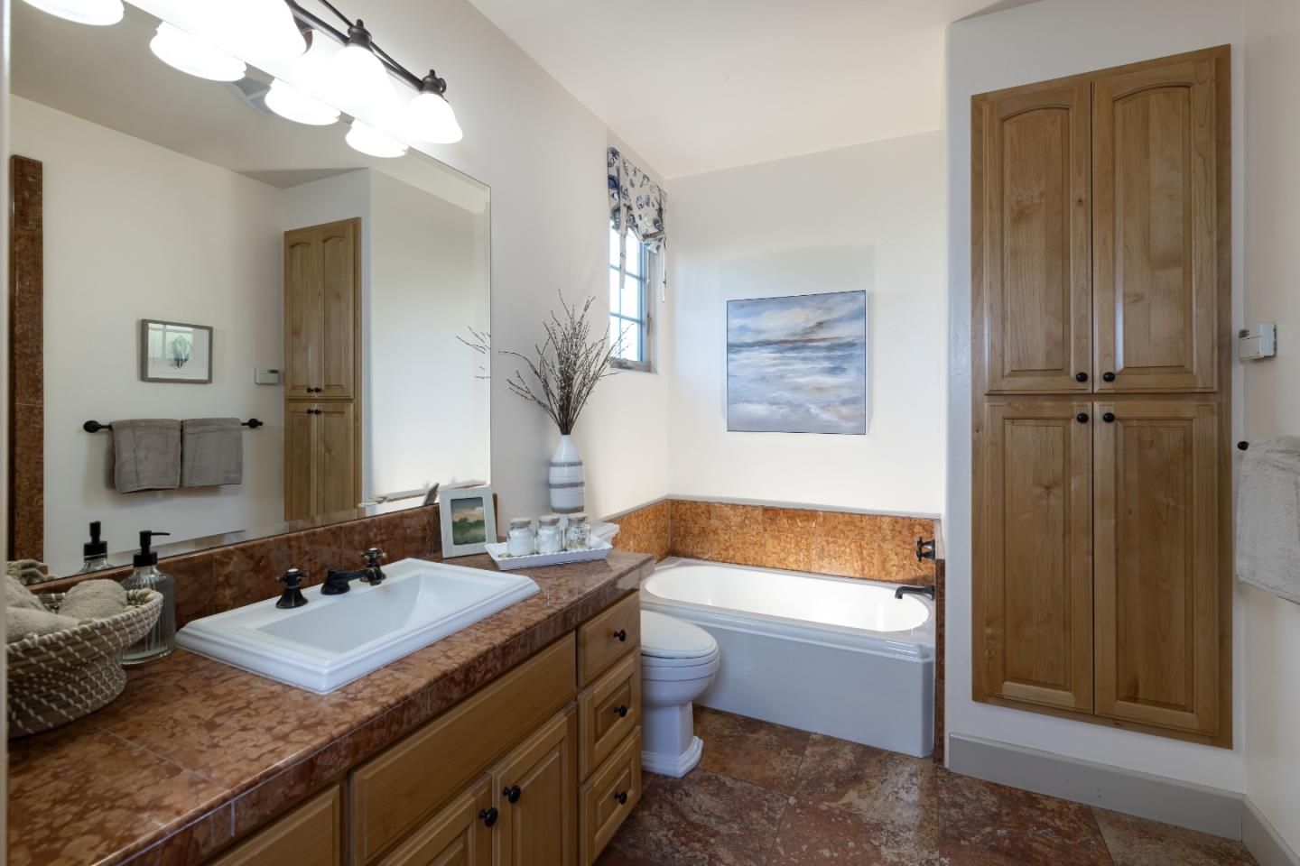 Detail Gallery Image 14 of 49 For 4287 Opal Cliff Dr, Santa Cruz,  CA 95062 - 4 Beds | 3/1 Baths