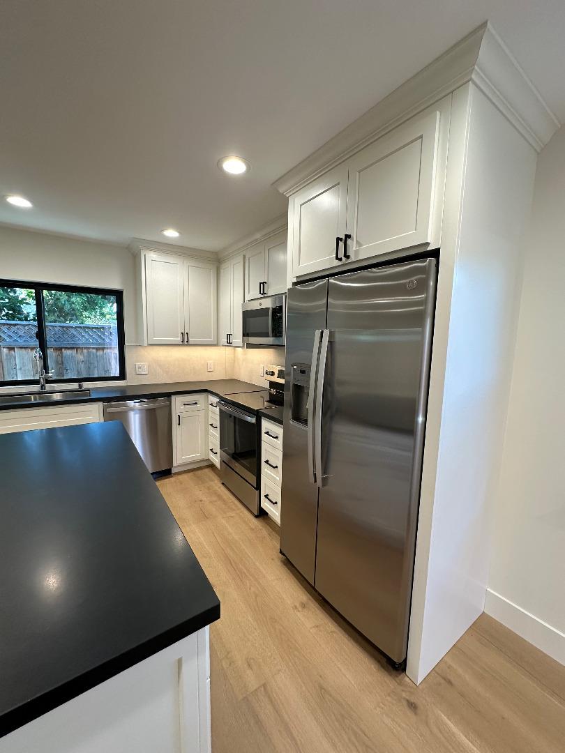 Detail Gallery Image 6 of 15 For 2355-2 Cory Ave #2,  San Jose,  CA 95128 - 1 Beds | 1 Baths