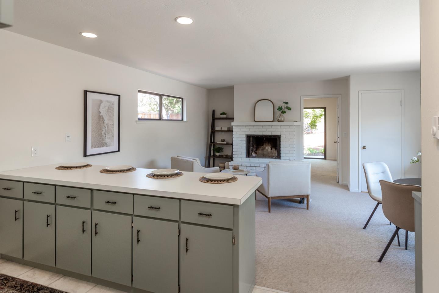 Detail Gallery Image 10 of 27 For 1360 Oakhurst Ave, Los Altos,  CA 94024 - 4 Beds | 2 Baths
