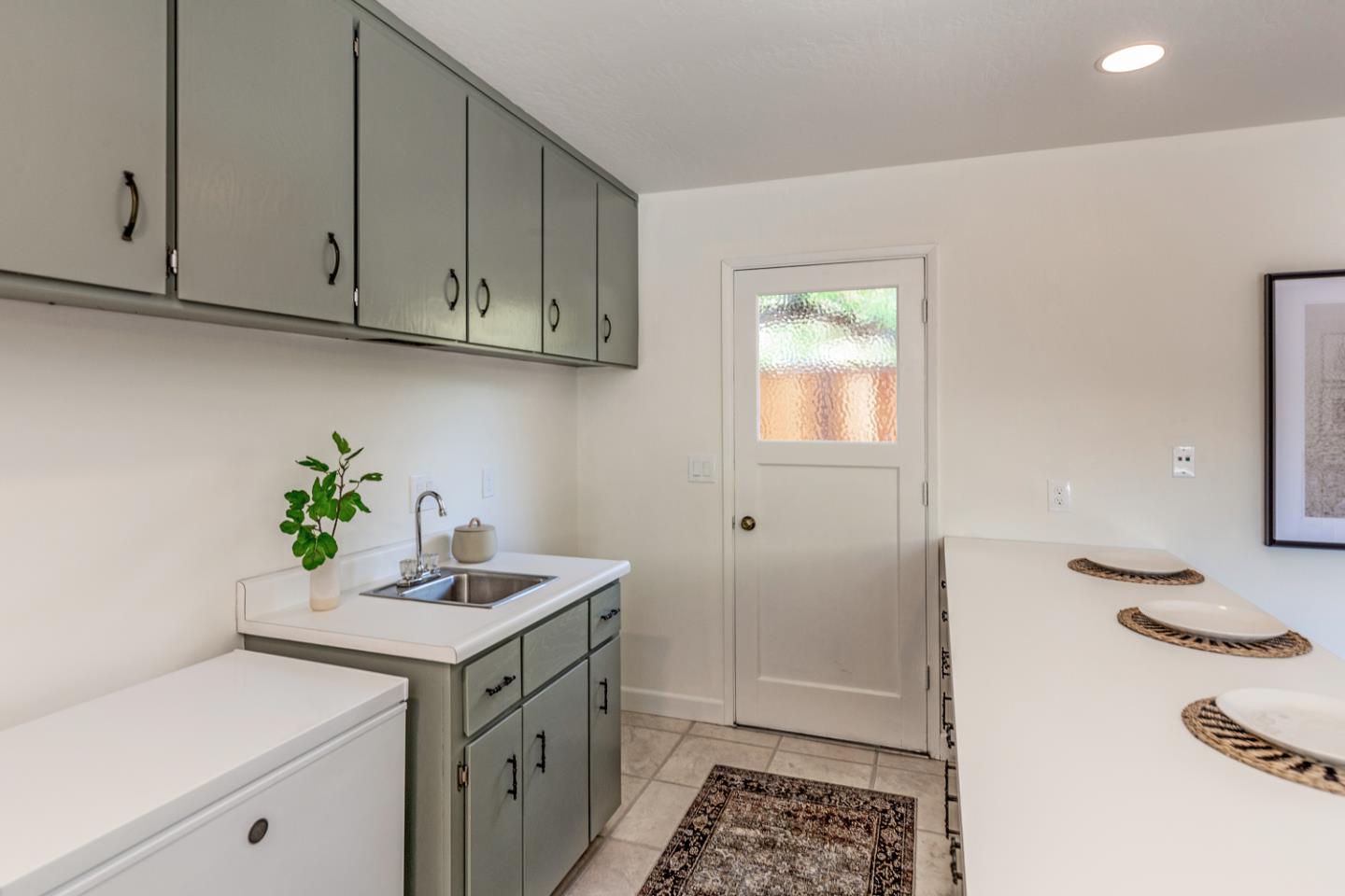 Detail Gallery Image 12 of 27 For 1360 Oakhurst Ave, Los Altos,  CA 94024 - 4 Beds | 2 Baths