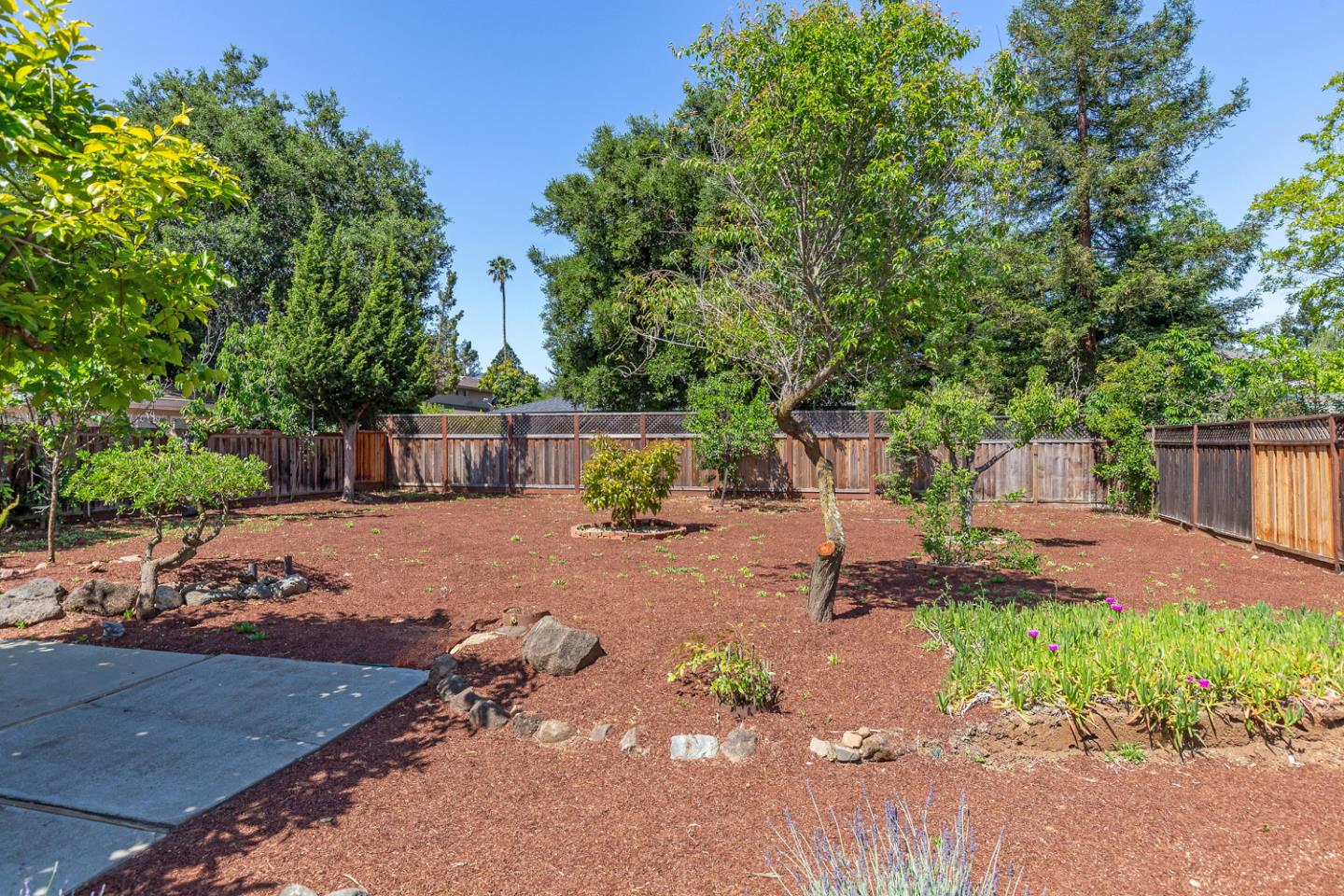 Detail Gallery Image 23 of 27 For 1360 Oakhurst Ave, Los Altos,  CA 94024 - 4 Beds | 2 Baths