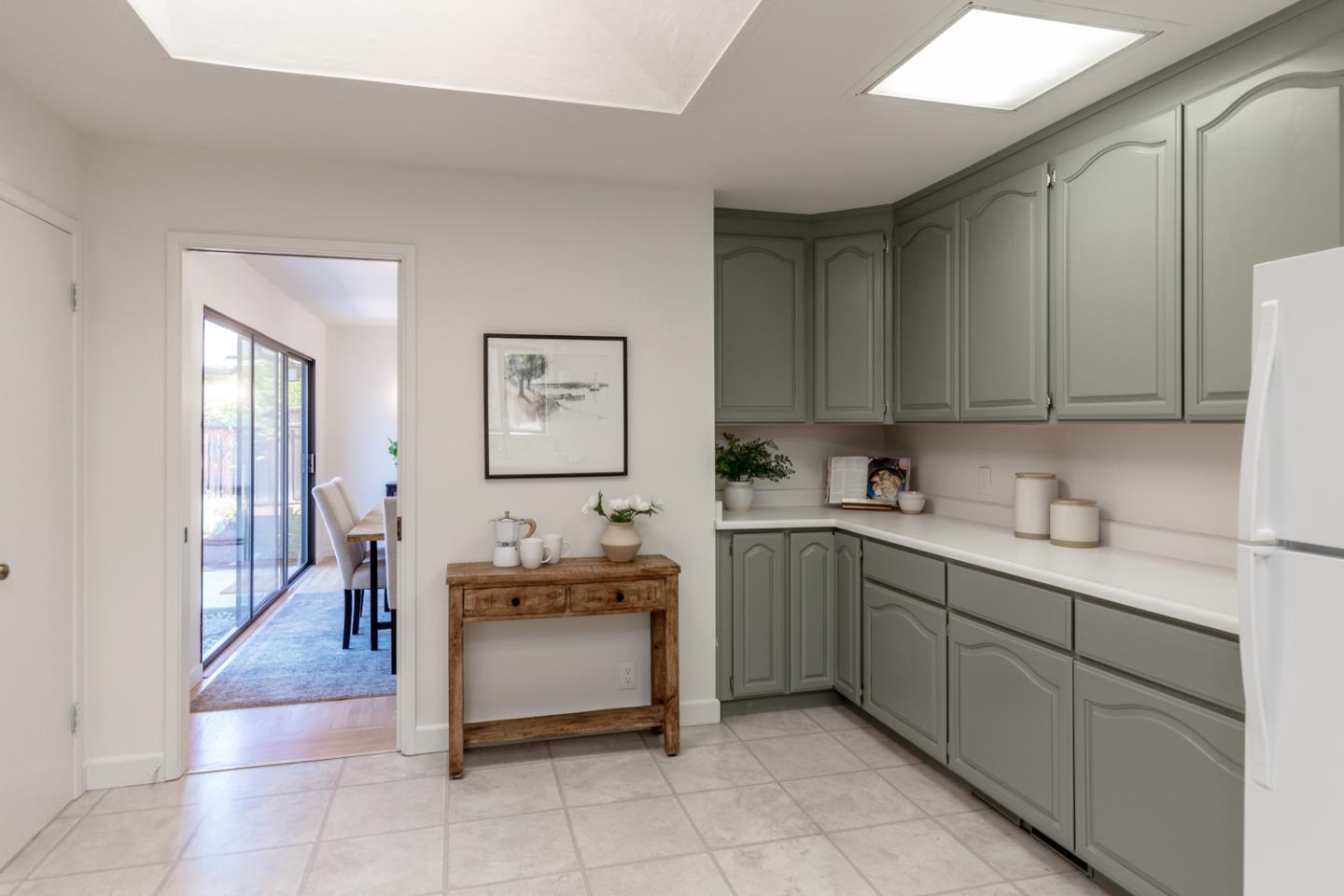 Detail Gallery Image 9 of 27 For 1360 Oakhurst Ave, Los Altos,  CA 94024 - 4 Beds | 2 Baths