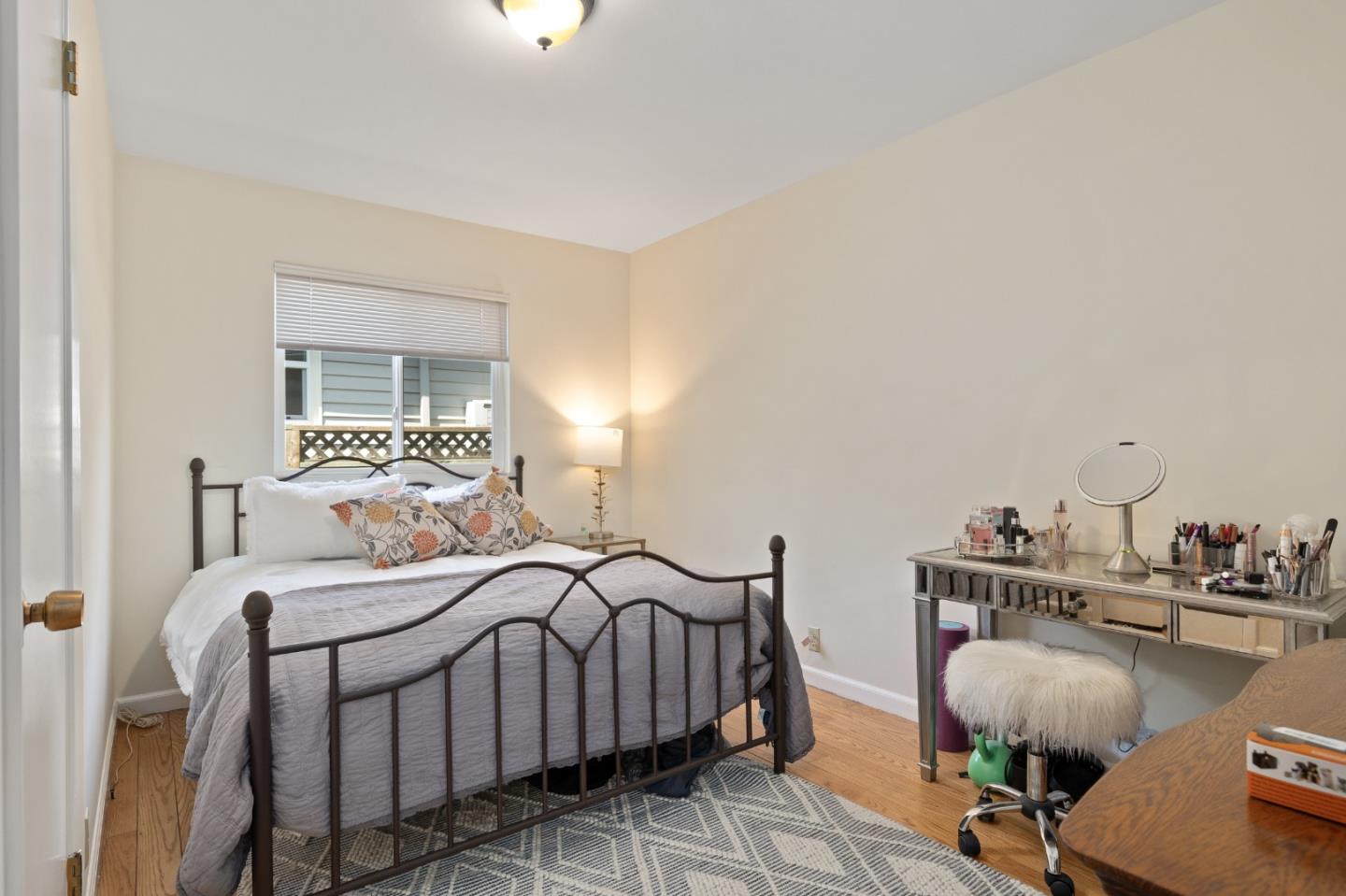 Detail Gallery Image 11 of 20 For 1525 Greenwood Ave, San Carlos,  CA 94070 - 2 Beds | 1 Baths
