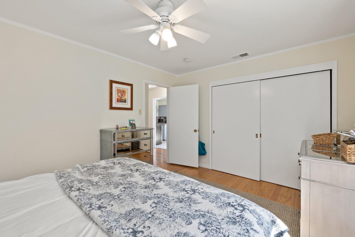 Detail Gallery Image 16 of 20 For 1525 Greenwood Ave, San Carlos,  CA 94070 - 2 Beds | 1 Baths