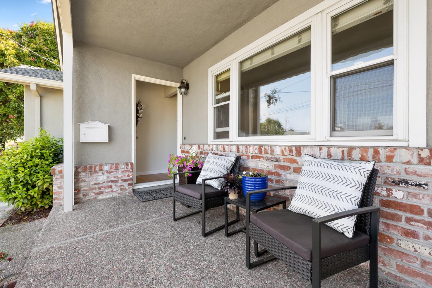 Detail Gallery Image 3 of 20 For 1525 Greenwood Ave, San Carlos,  CA 94070 - 2 Beds | 1 Baths