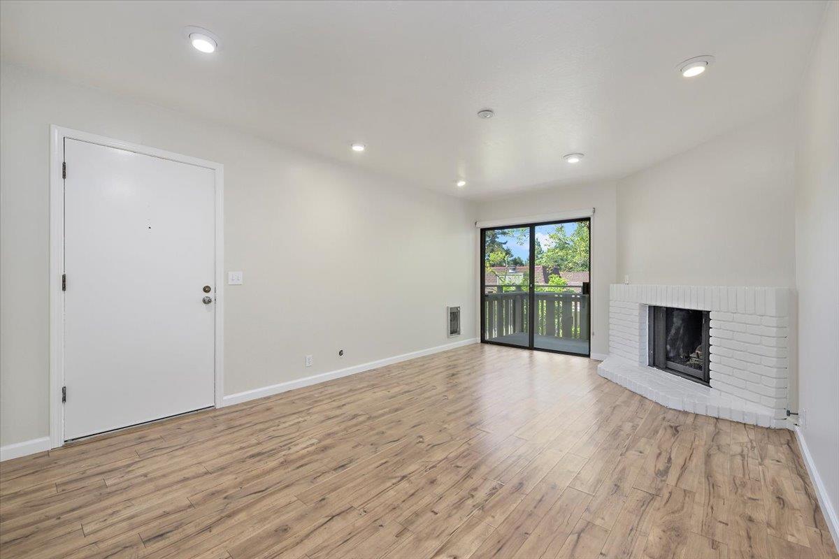 Detail Gallery Image 5 of 19 For 1070 Mercedes Ave #25,  Los Altos,  CA 94022 - 2 Beds | 2 Baths