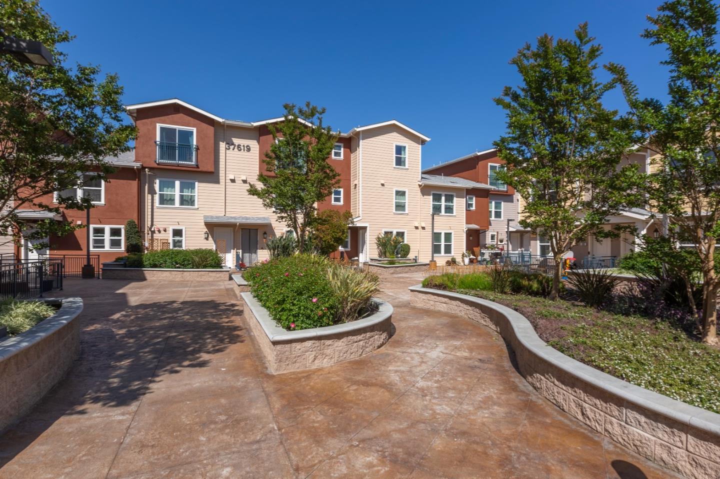 Detail Gallery Image 24 of 30 For 4058 Central Ave #401,  Fremont,  CA 94536 - 2 Beds | 2/1 Baths