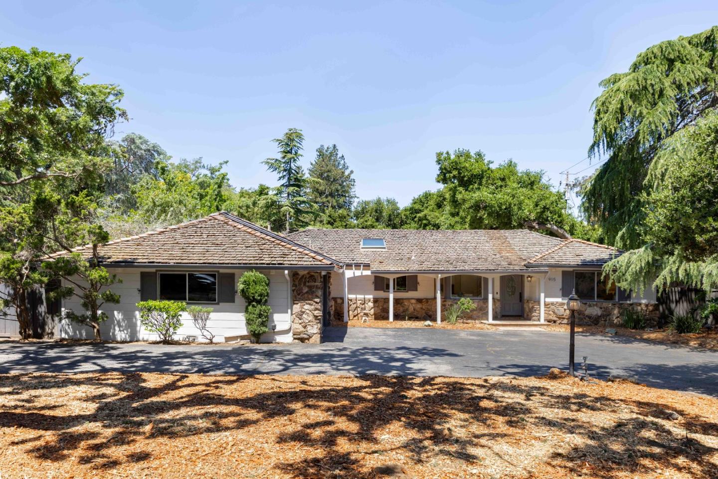 Detail Gallery Image 1 of 26 For 915 Saint Joseph Ave, Los Altos,  CA 94024 - 4 Beds | 2/1 Baths