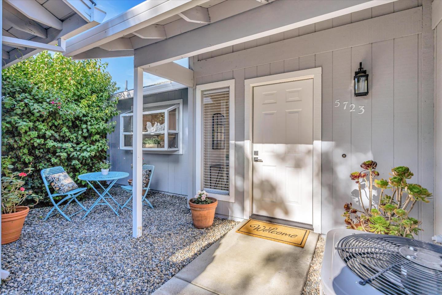Detail Gallery Image 3 of 41 For 5723 Saxony Ct, San Jose,  CA 95123 - 2 Beds | 2 Baths