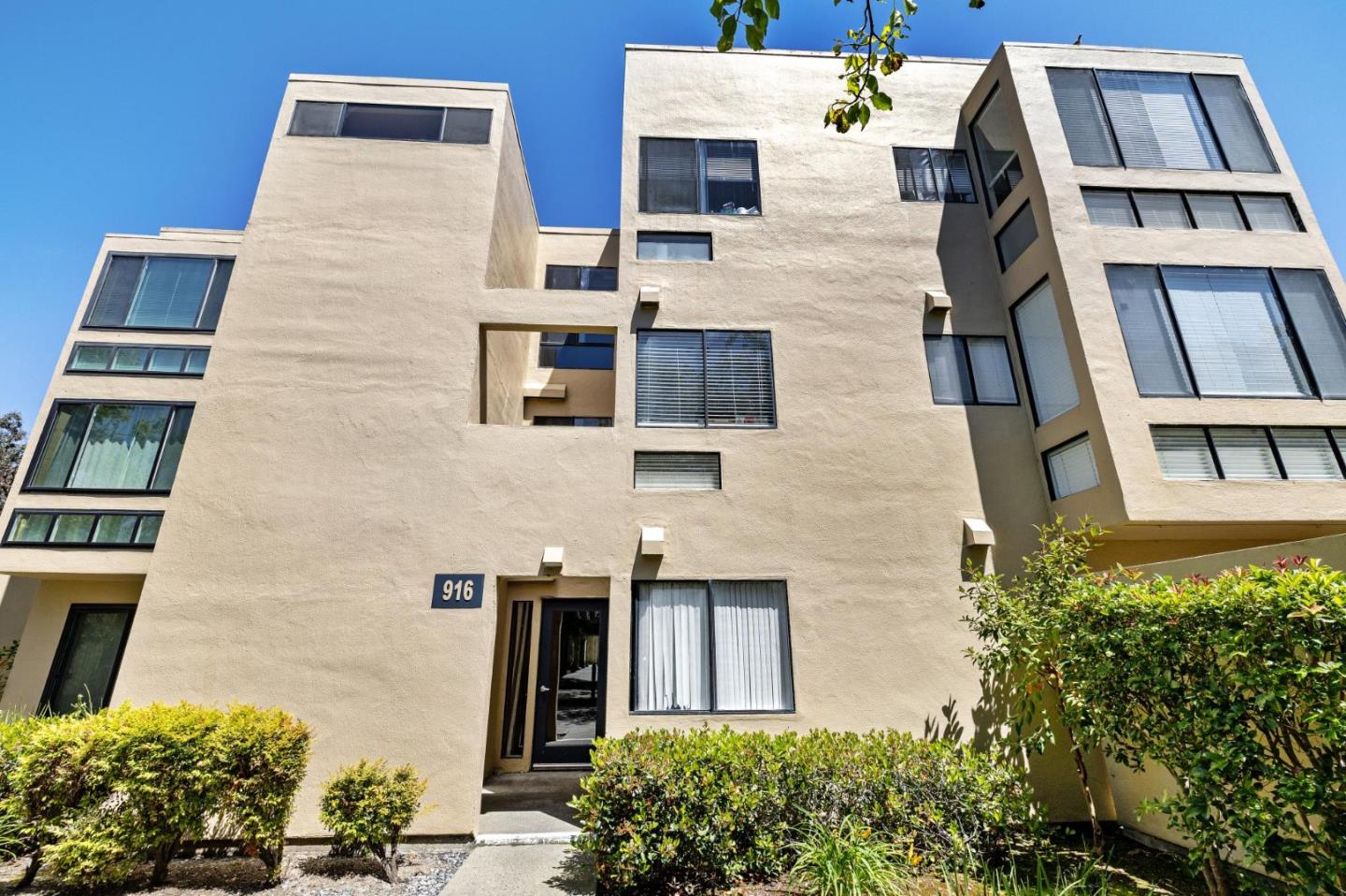 Detail Gallery Image 3 of 31 For 916 Beach Park Blvd #64,  Foster City,  CA 94404 - 1 Beds | 1 Baths