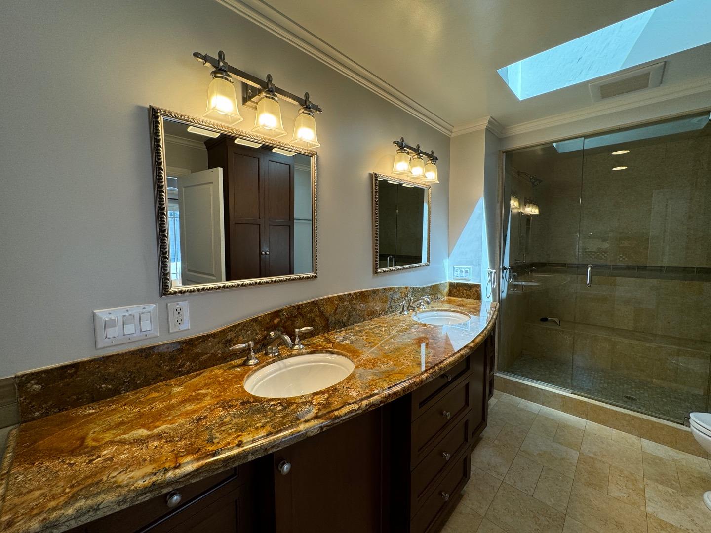 Detail Gallery Image 11 of 15 For 410 Severn Ln, Hillsborough,  CA 94010 - 5 Beds | 4/1 Baths