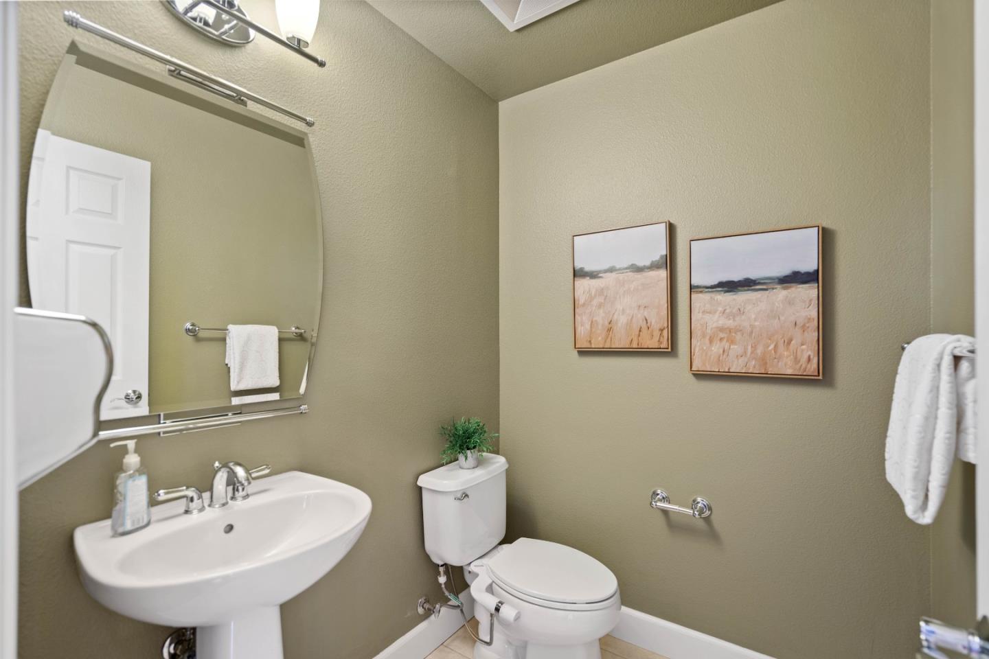 Detail Gallery Image 21 of 53 For 128 Holly Ter, Sunnyvale,  CA 94086 - 2 Beds | 2/1 Baths