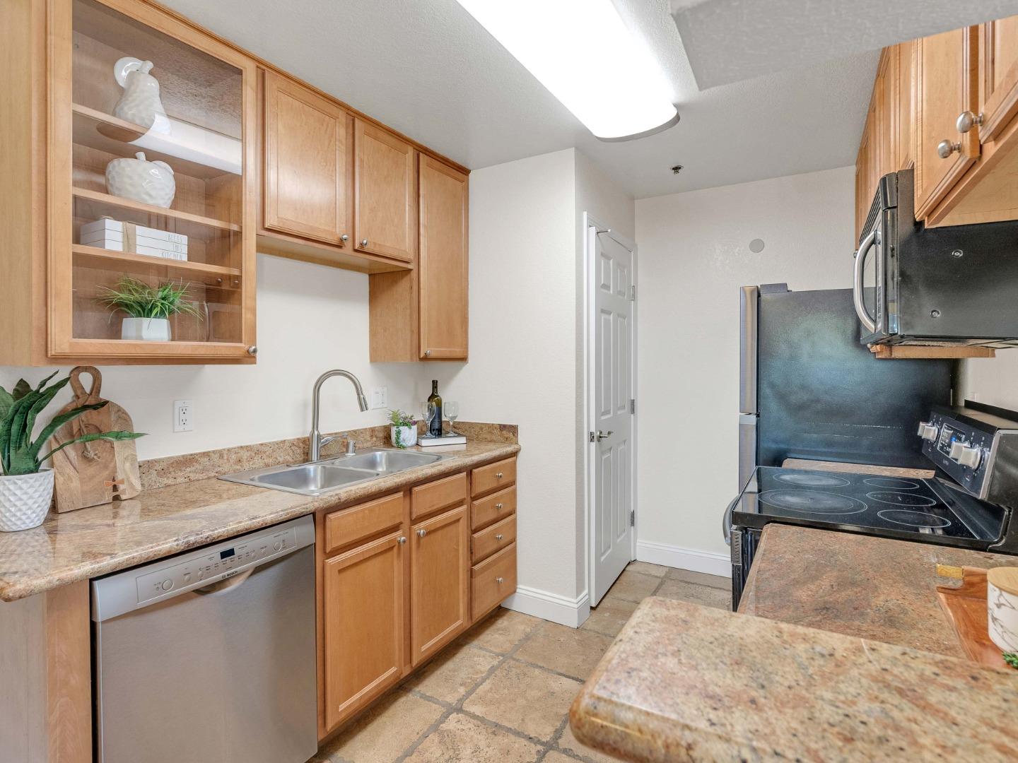 Detail Gallery Image 6 of 41 For 880 E Fremont Ave #706,  Sunnyvale,  CA 94087 - 3 Beds | 2 Baths