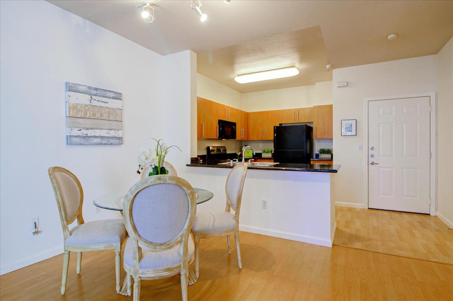 Detail Gallery Image 10 of 32 For 1060 S 3rd St #157,  San Jose,  CA 95112 - 1 Beds | 1 Baths