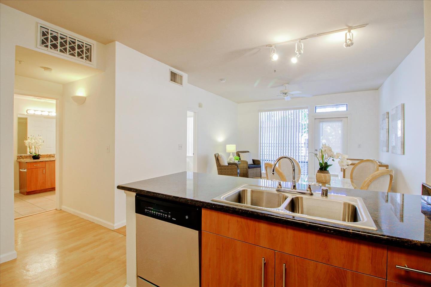 Detail Gallery Image 9 of 32 For 1060 S 3rd St #157,  San Jose,  CA 95112 - 1 Beds | 1 Baths