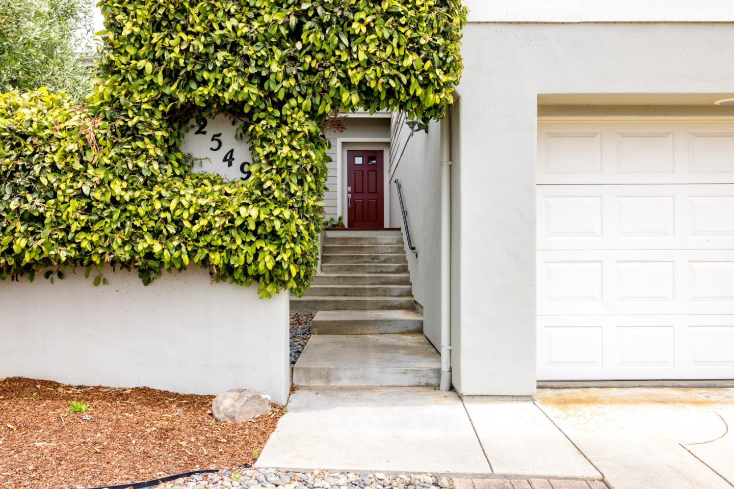 Detail Gallery Image 2 of 54 For 2549 Colonial Cir, Royal Oaks,  CA 95076 - 3 Beds | 2/1 Baths