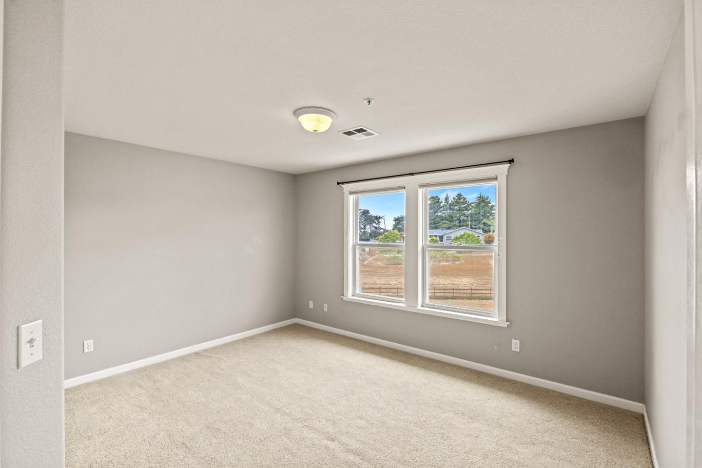 Detail Gallery Image 31 of 54 For 2549 Colonial Cir, Royal Oaks,  CA 95076 - 3 Beds | 2/1 Baths