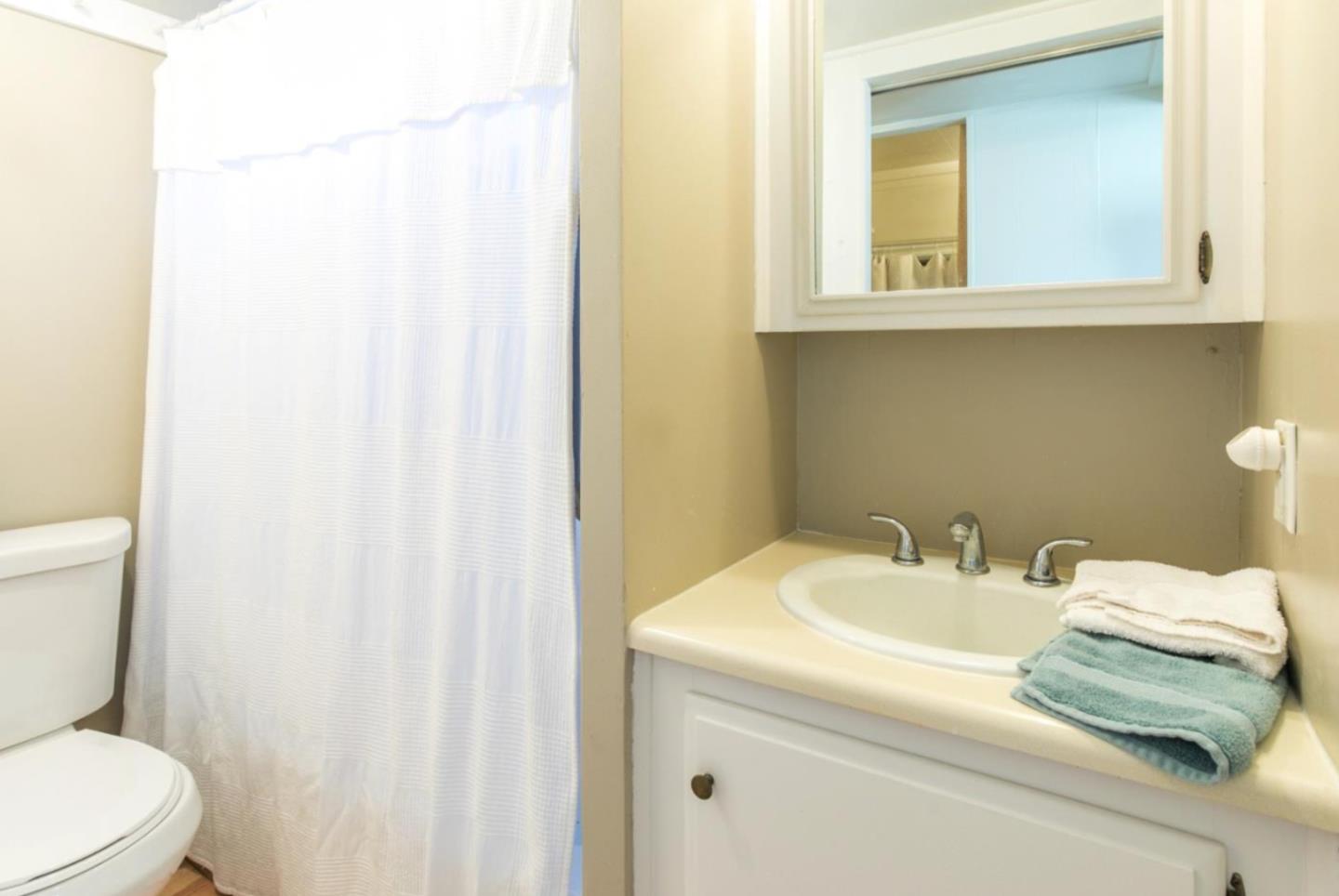 Detail Gallery Image 10 of 21 For 2120 N Pacific Ave #7,  Santa Cruz,  CA 95060 - 2 Beds | 1 Baths