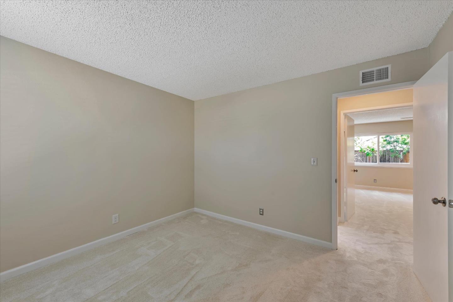 Detail Gallery Image 27 of 40 For 462 Meadow Dale Ct, San Jose,  CA 95136 - 3 Beds | 2 Baths