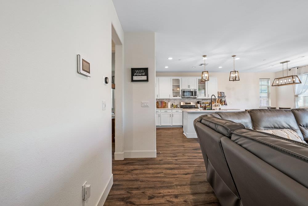 565 Moss St, Hollister, CA 95023 photo 9