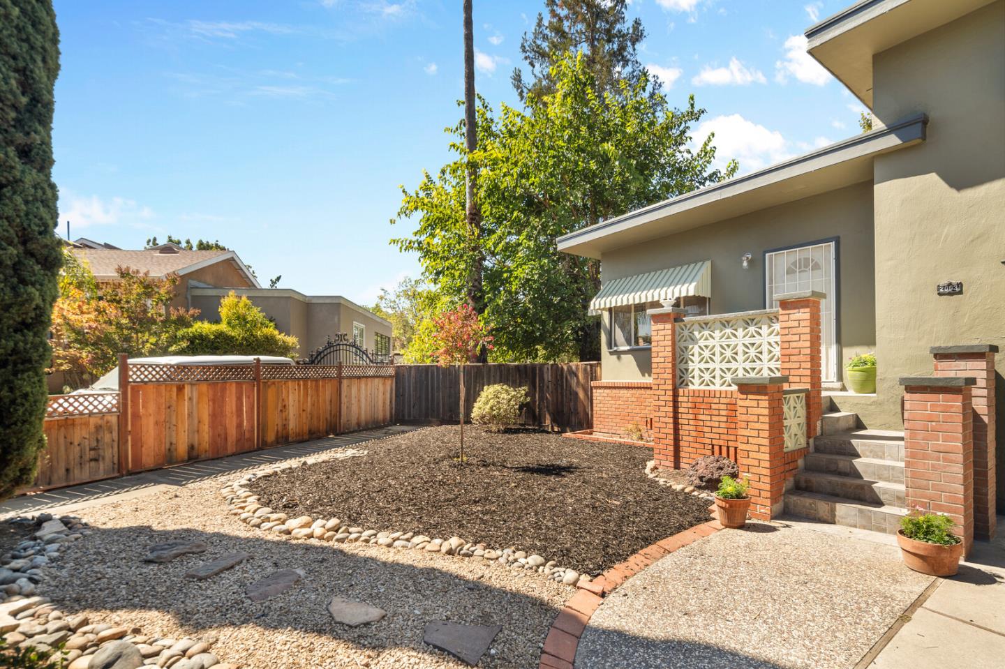 Detail Gallery Image 3 of 28 For 2003 Idaho Ct, Redwood City,  CA 94061 - 3 Beds | 2 Baths