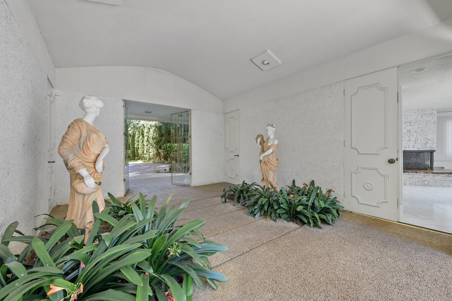 Detail Gallery Image 4 of 29 For 1265 Westridge Dr, Portola Valley,  CA 94028 - 3 Beds | 2/1 Baths