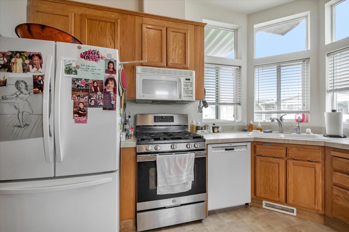 Detail Gallery Image 9 of 22 For 144 Holm Rd #23,  Watsonville,  CA 95076 - 3 Beds | 2 Baths