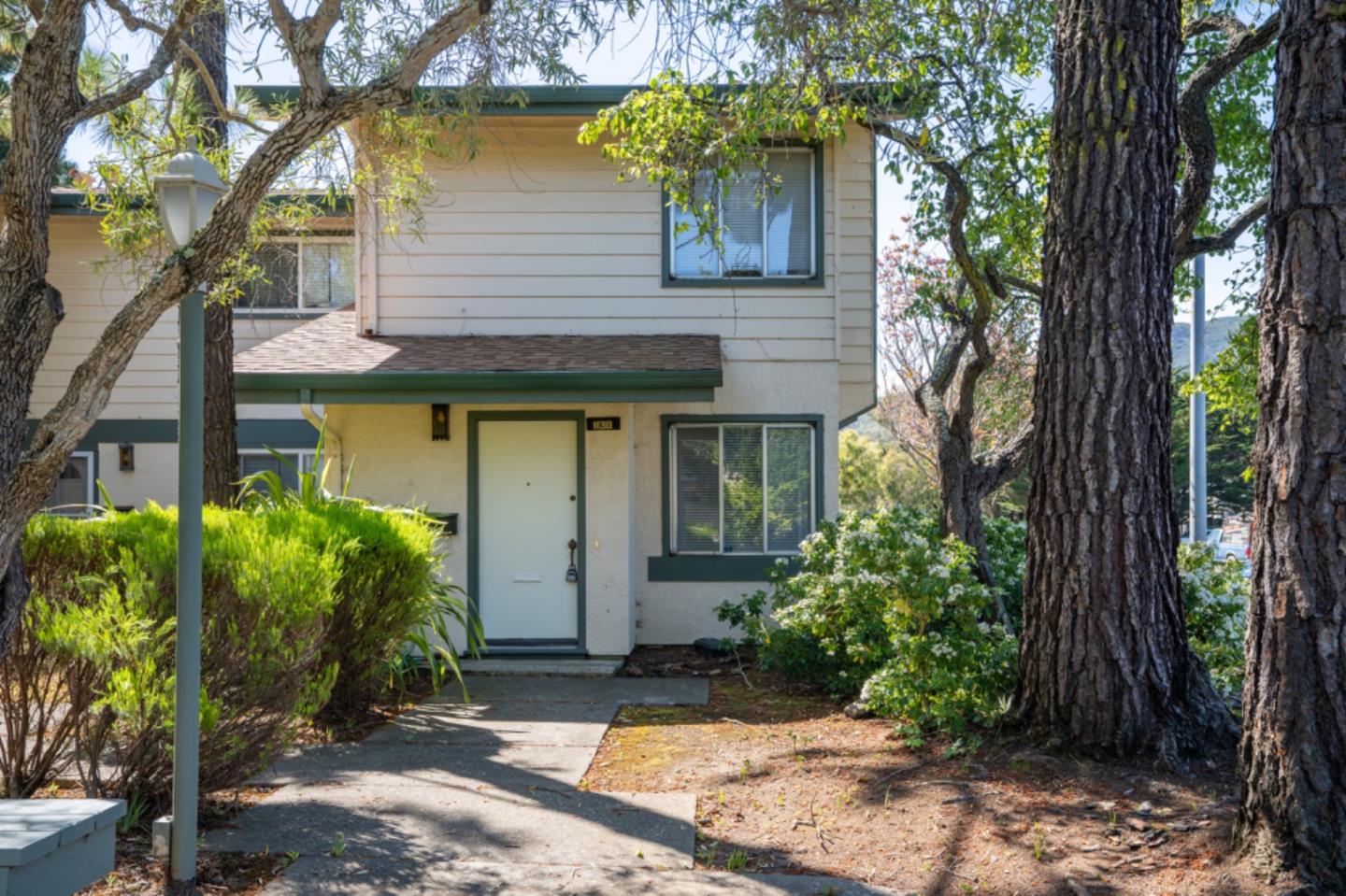 Detail Gallery Image 1 of 15 For 1130 Terra Nova Blvd, Pacifica,  CA 94044 - 2 Beds | 1/1 Baths