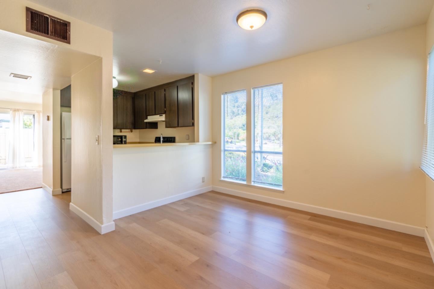 Detail Gallery Image 3 of 15 For 1130 Terra Nova Blvd, Pacifica,  CA 94044 - 2 Beds | 1/1 Baths