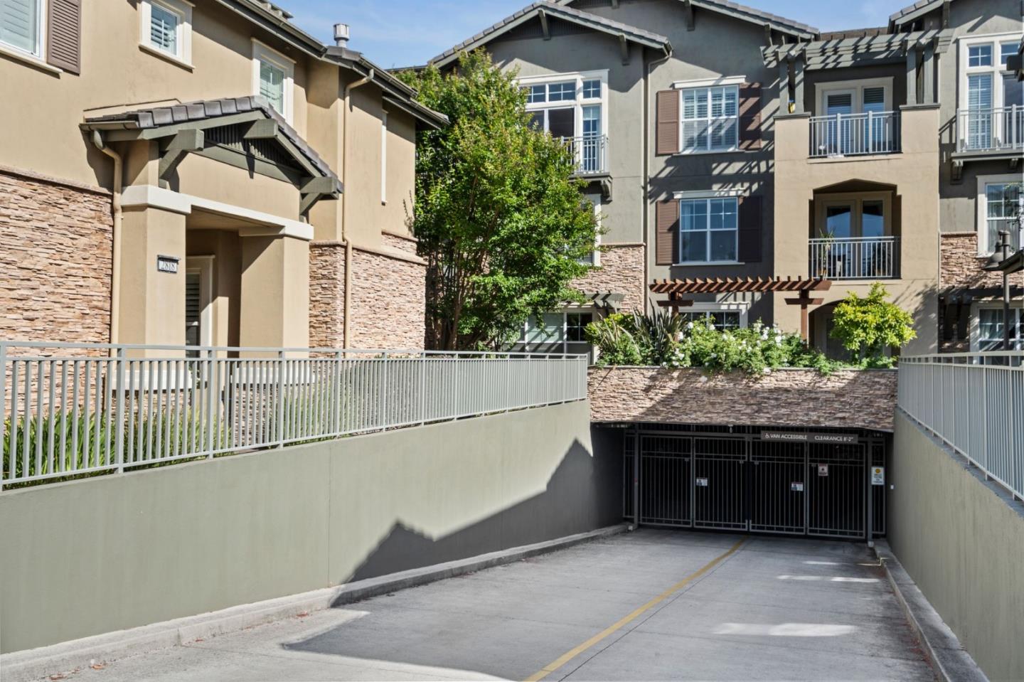 Detail Gallery Image 2 of 32 For 2881 Meridian Ave #218,  San Jose,  CA 95124 - 2 Beds | 2 Baths