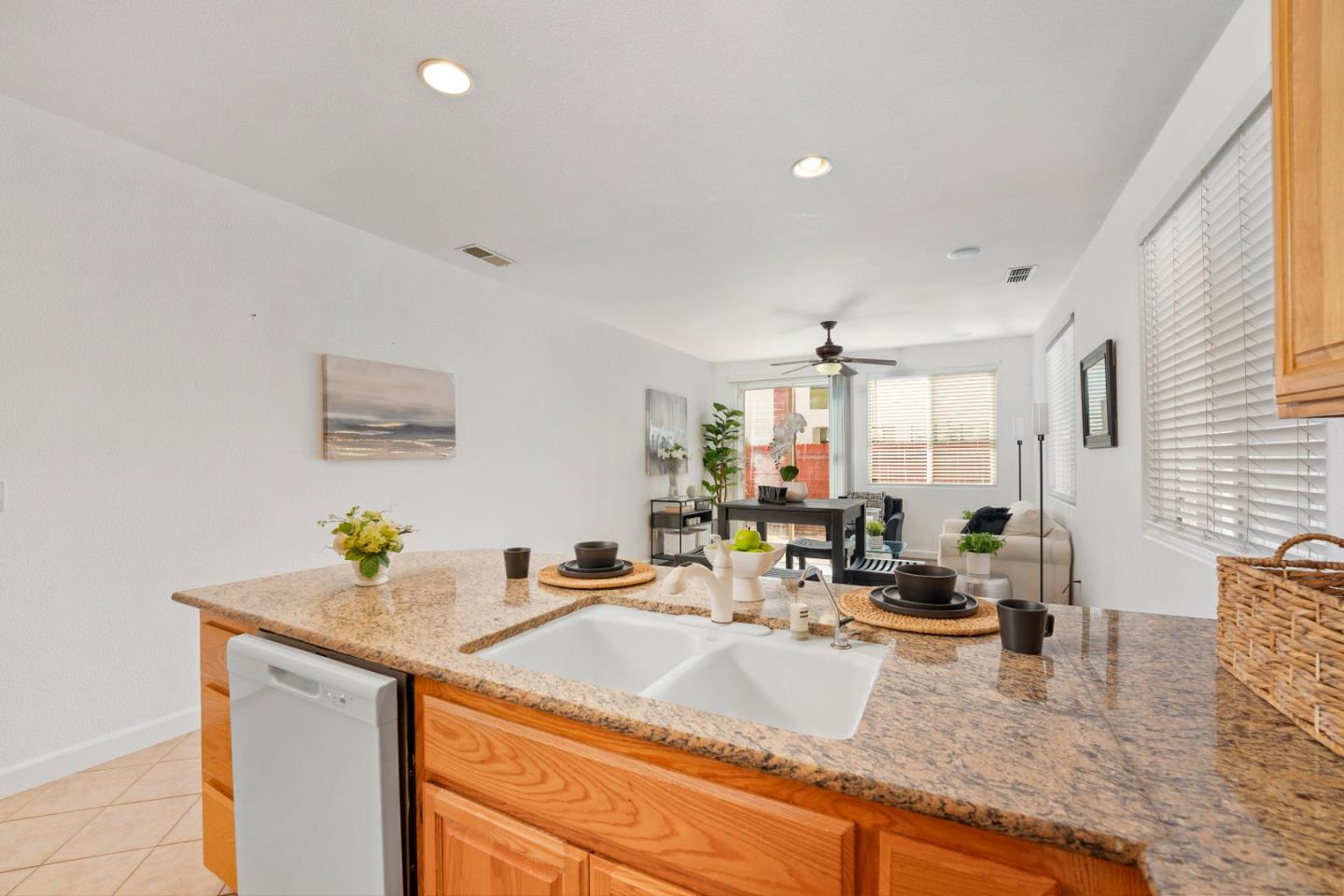 Detail Gallery Image 11 of 21 For 2384 Nucla Way, Sacramento,  CA 95834 - 3 Beds | 2/1 Baths