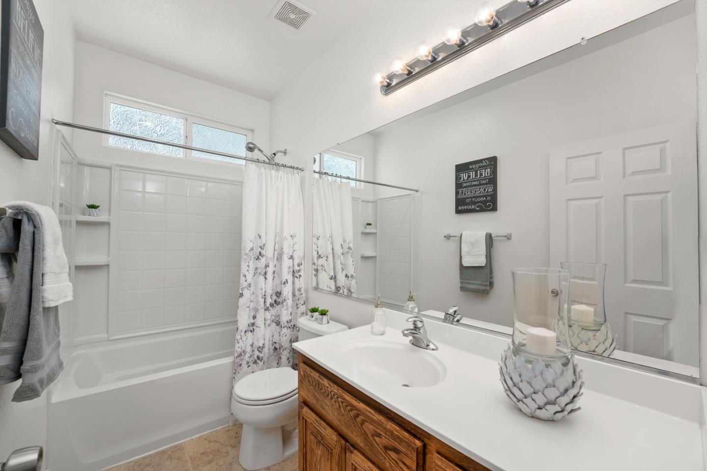 Detail Gallery Image 14 of 21 For 2384 Nucla Way, Sacramento,  CA 95834 - 3 Beds | 2/1 Baths