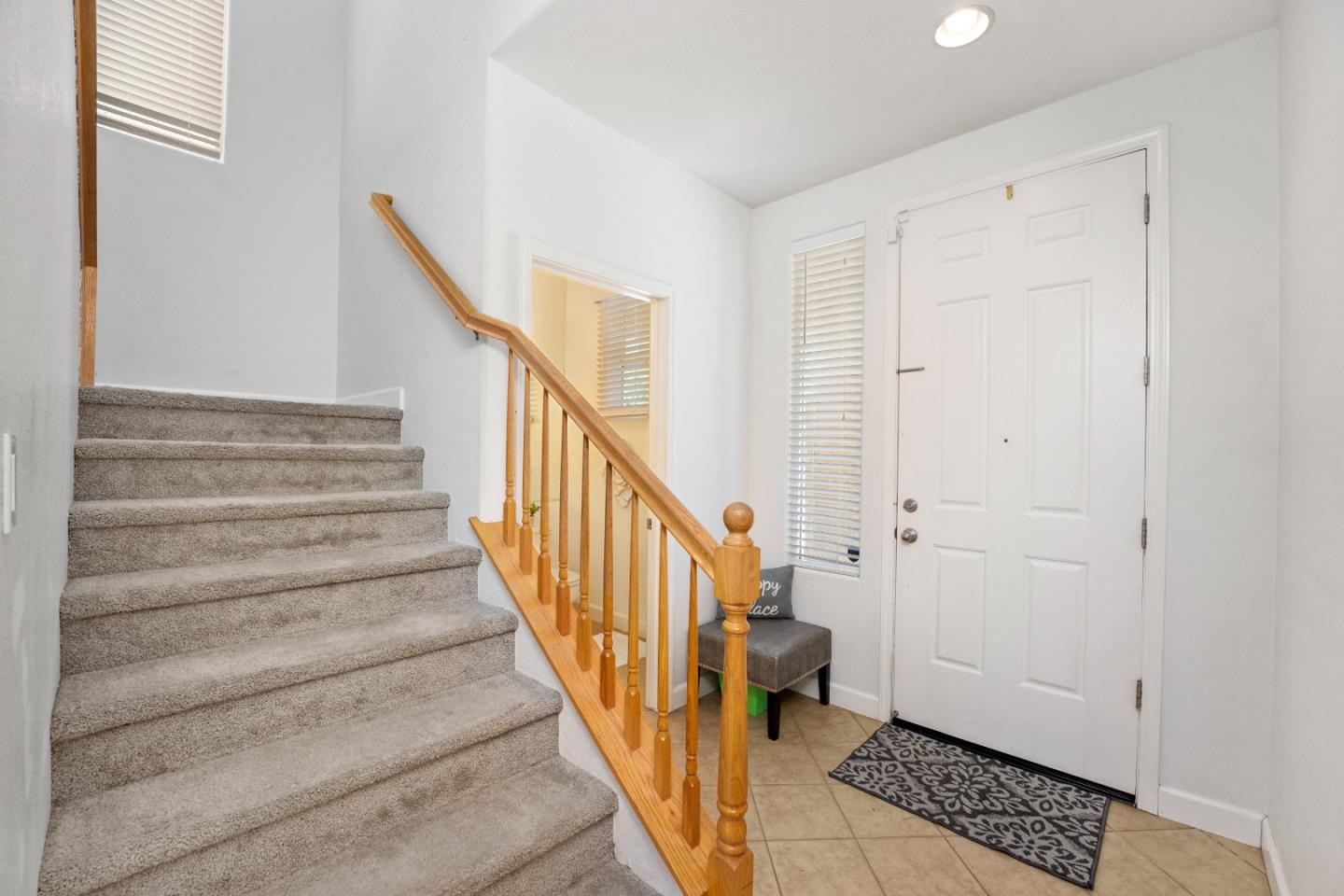 Detail Gallery Image 3 of 21 For 2384 Nucla Way, Sacramento,  CA 95834 - 3 Beds | 2/1 Baths