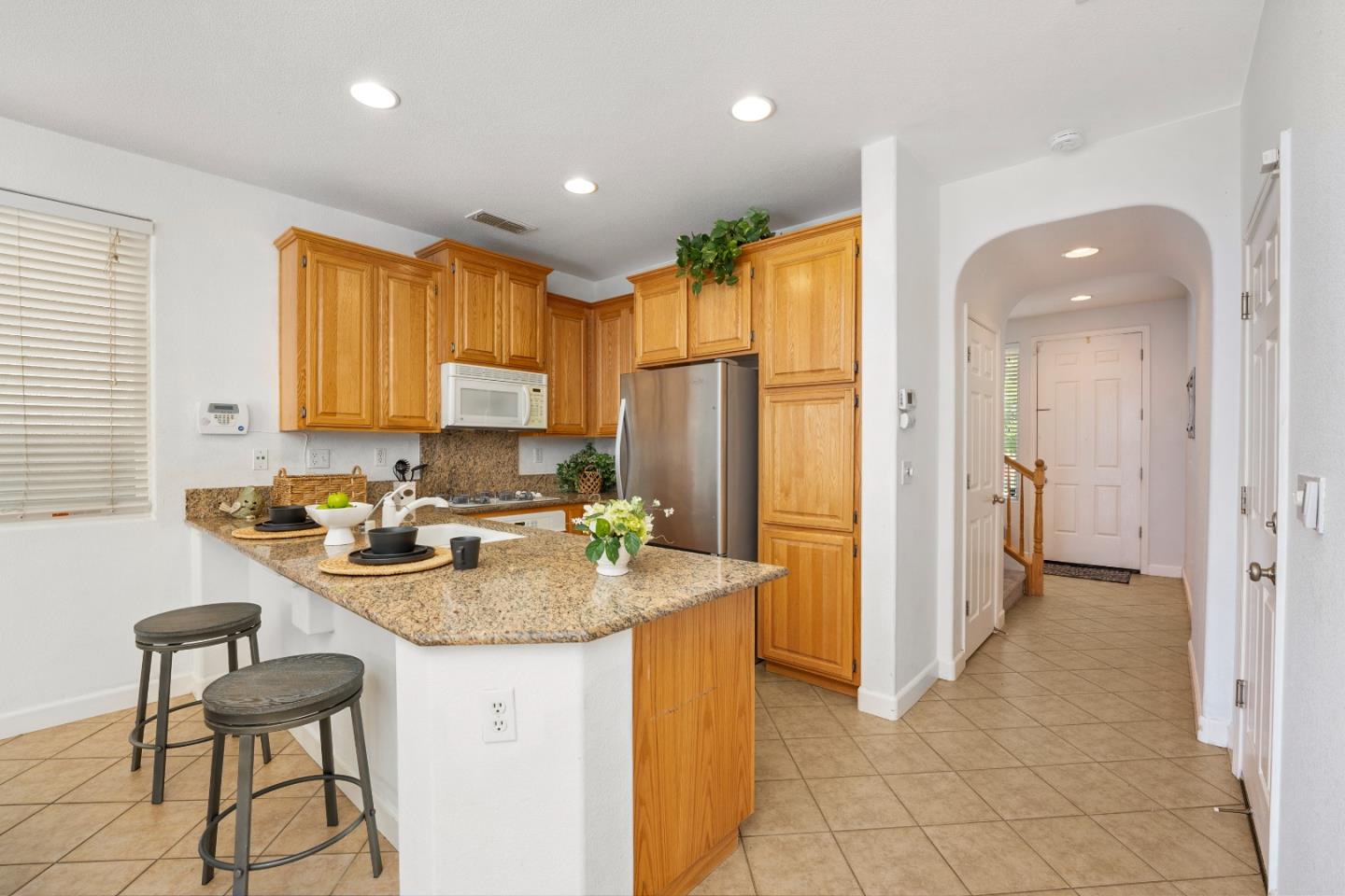 Detail Gallery Image 6 of 21 For 2384 Nucla Way, Sacramento,  CA 95834 - 3 Beds | 2/1 Baths