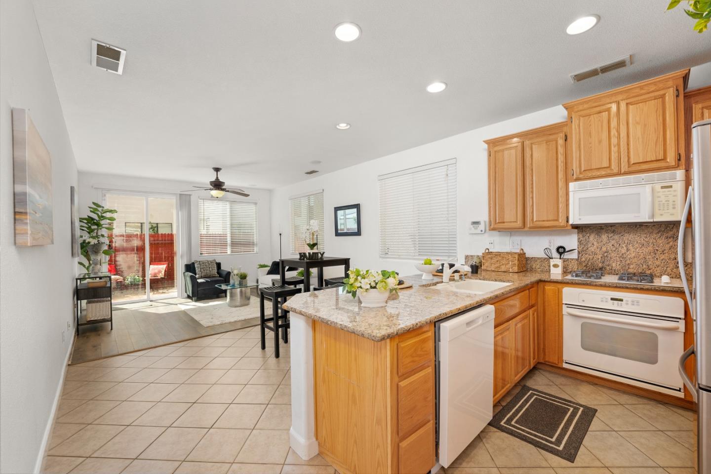 Detail Gallery Image 9 of 21 For 2384 Nucla Way, Sacramento,  CA 95834 - 3 Beds | 2/1 Baths