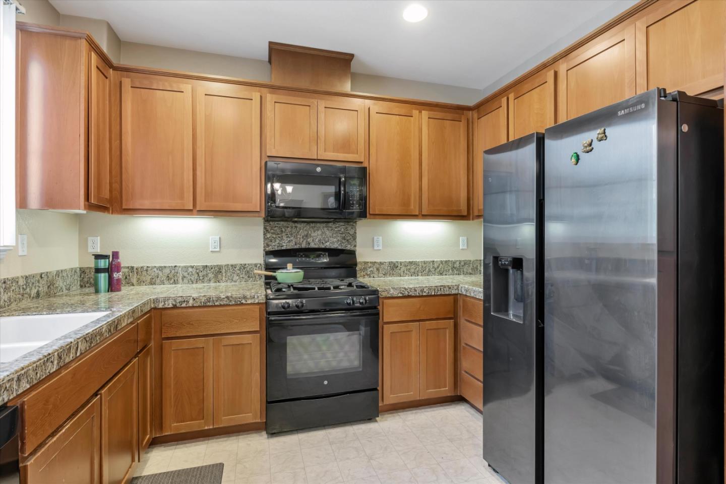 Detail Gallery Image 15 of 35 For 22500 Amador St #5,  Hayward,  CA 94541 - 3 Beds | 2/1 Baths