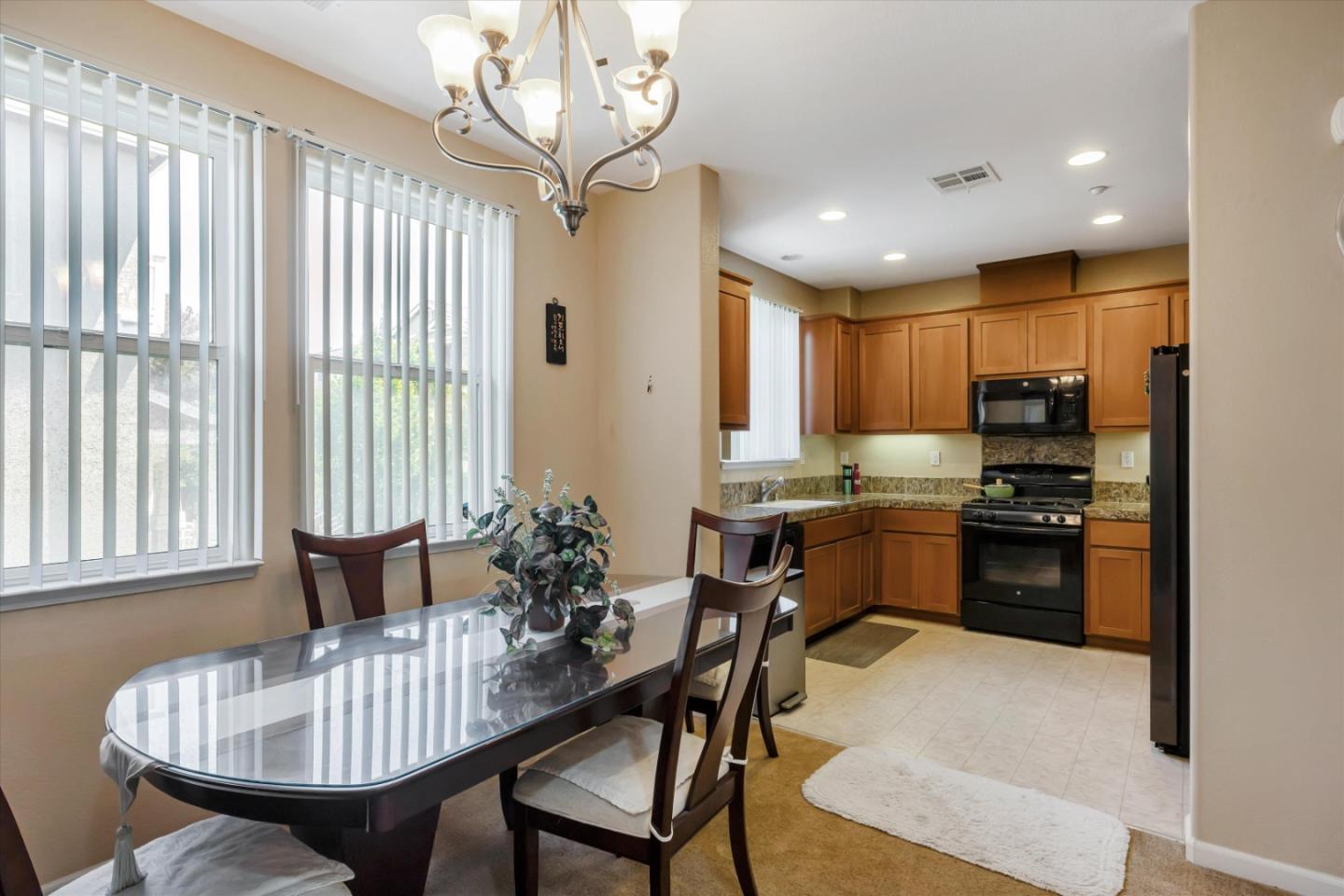 Detail Gallery Image 18 of 35 For 22500 Amador St #5,  Hayward,  CA 94541 - 3 Beds | 2/1 Baths