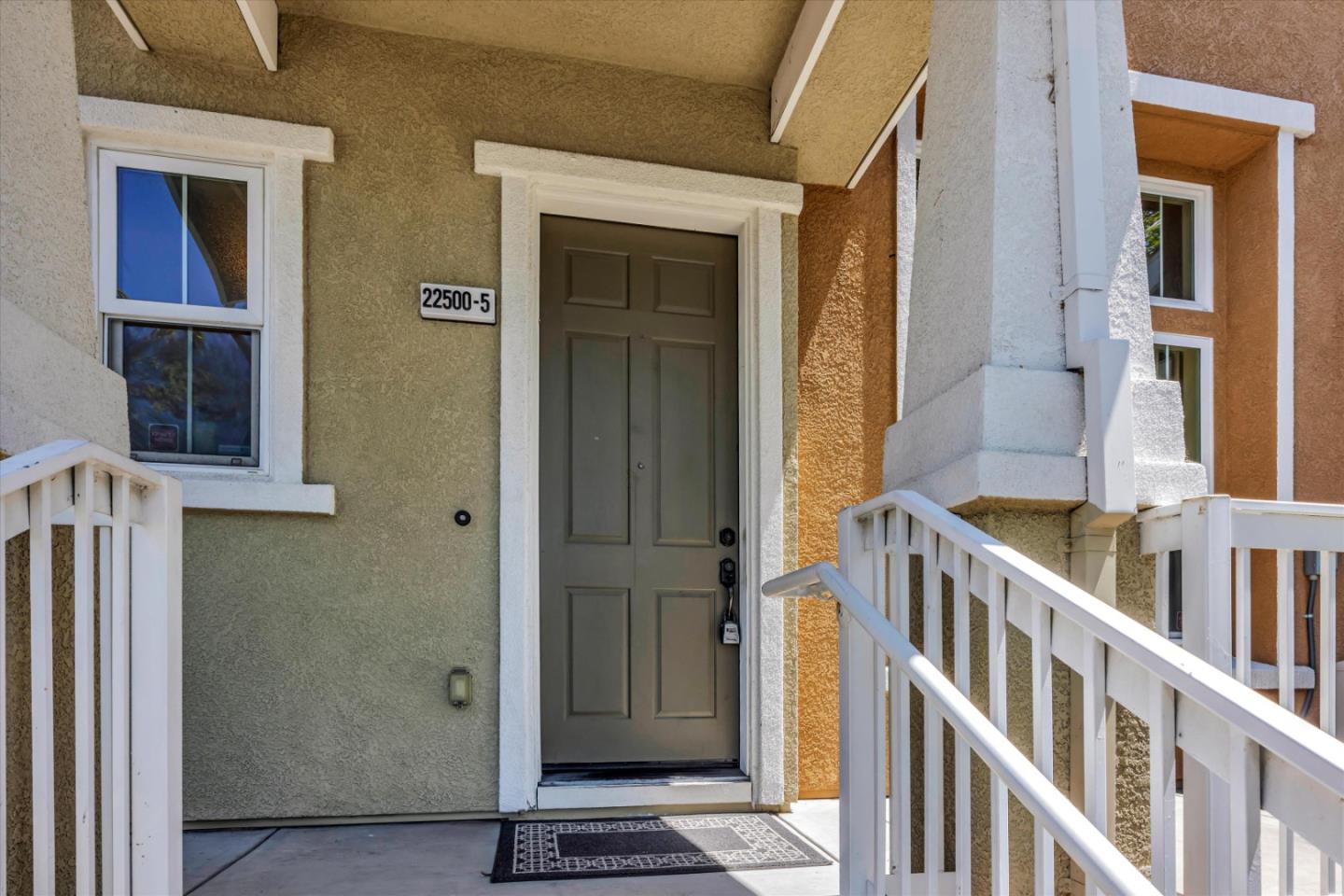 Detail Gallery Image 4 of 35 For 22500 Amador St #5,  Hayward,  CA 94541 - 3 Beds | 2/1 Baths
