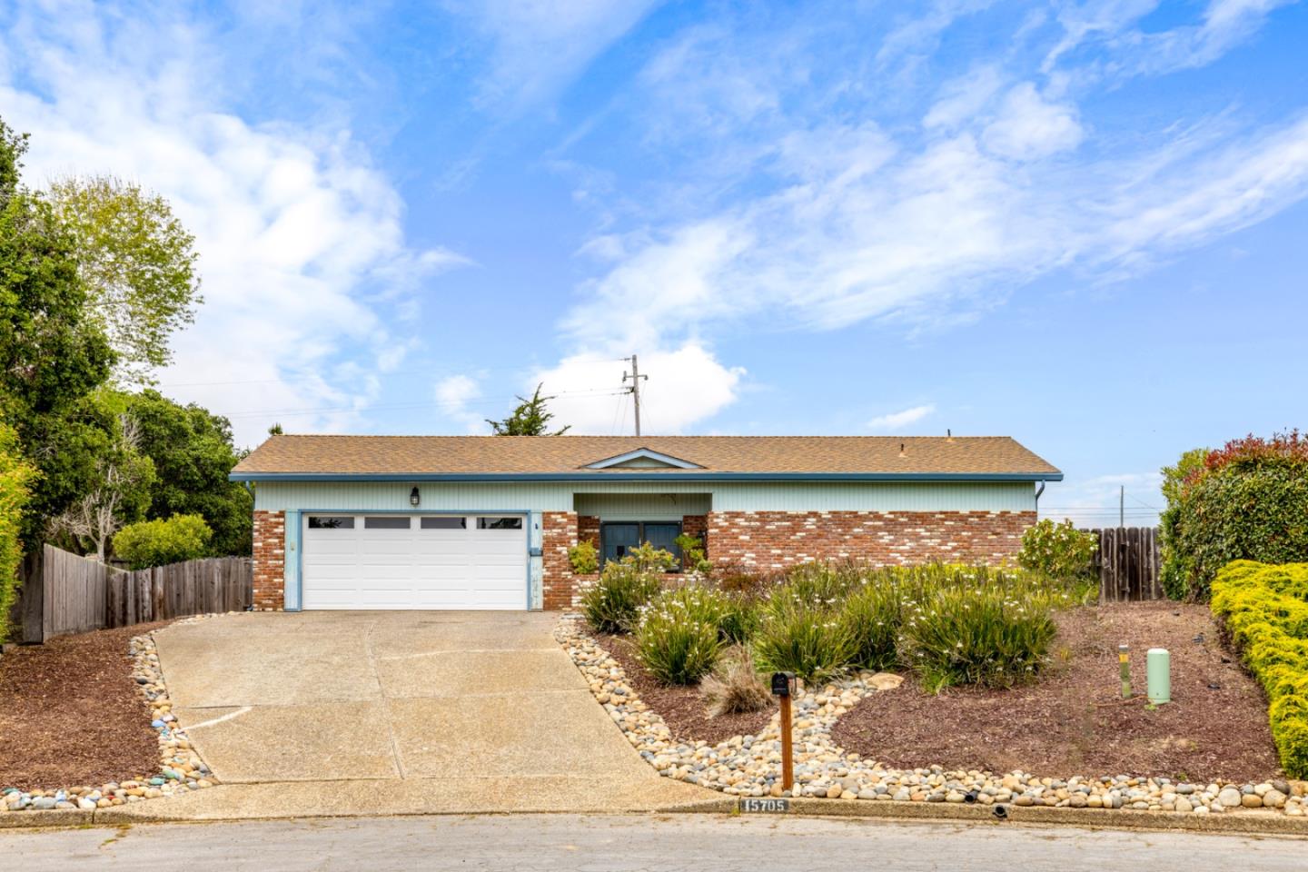 Detail Gallery Image 1 of 33 For 15705 Charter Oak Blvd, Salinas,  CA 93907 - 3 Beds | 2 Baths
