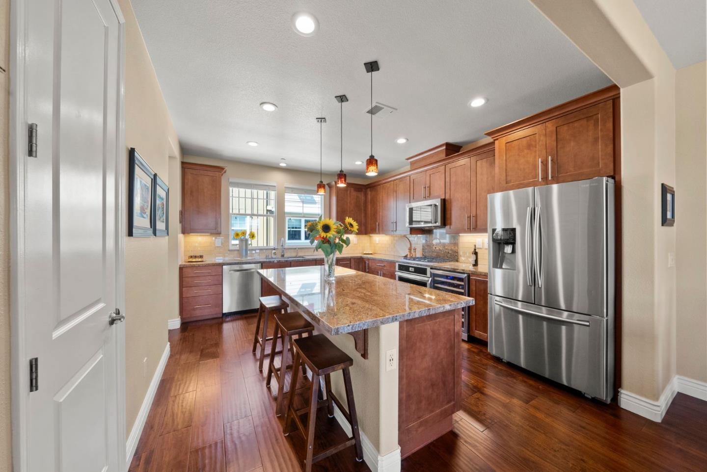 Detail Gallery Image 9 of 34 For 644 Turnbuckle Dr #2002,  Redwood City,  CA 94063 - 3 Beds | 2/1 Baths