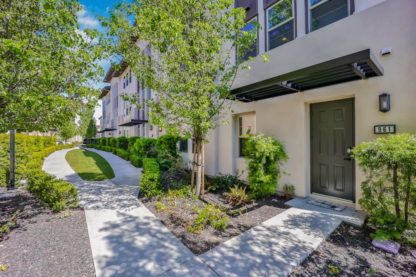 Detail Gallery Image 1 of 44 For 961 Elderflower Pl, San Jose,  CA 95131 - 2 Beds | 2/2 Baths