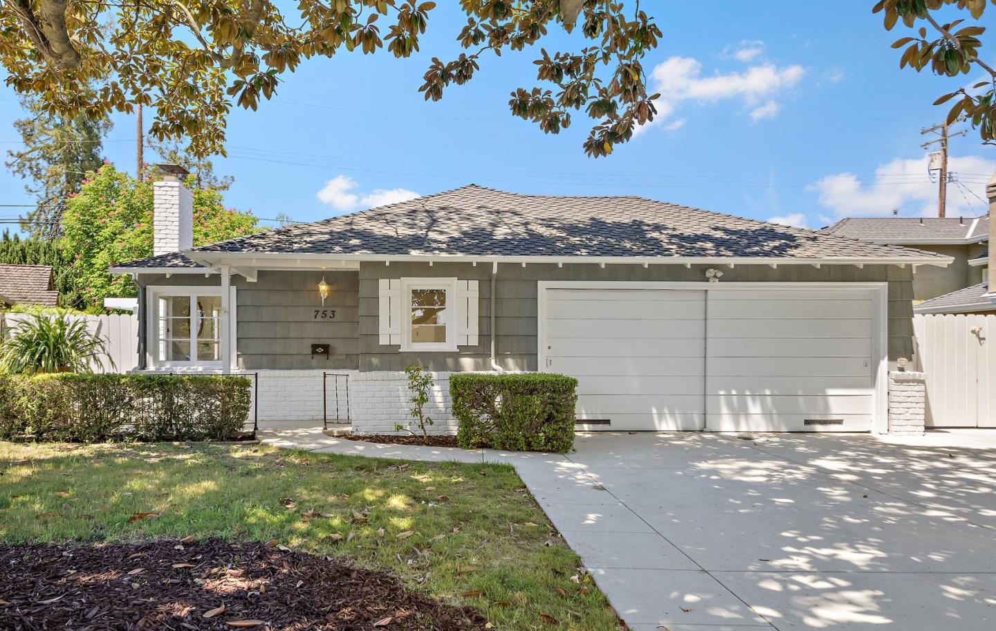 Detail Gallery Image 1 of 17 For 753 Garland Dr, Palo Alto,  CA 94303 - 3 Beds | 2 Baths