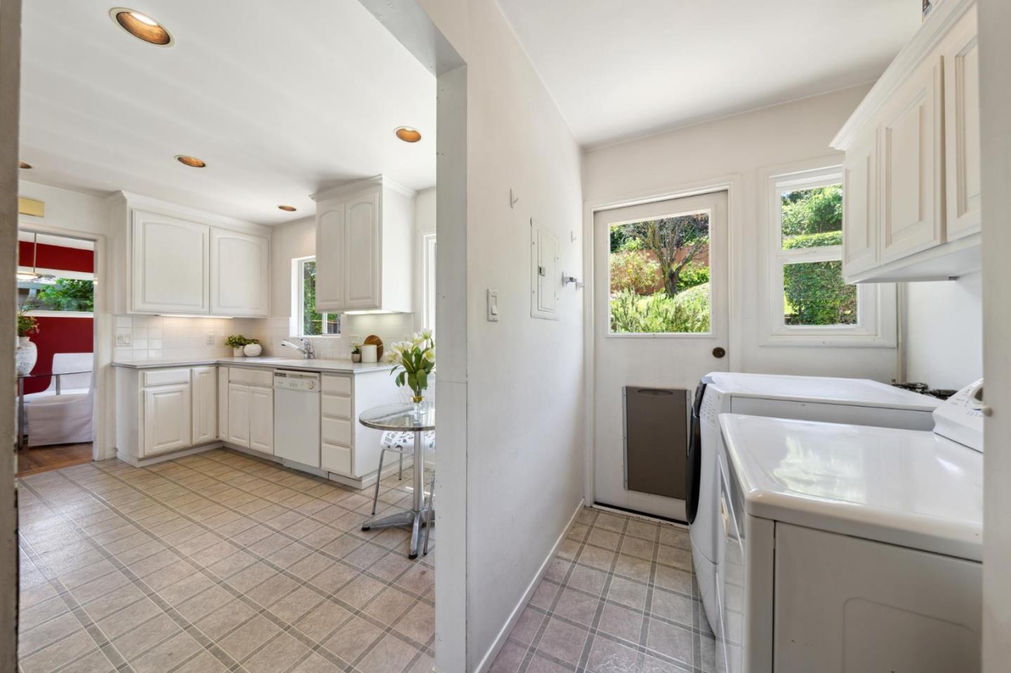 Detail Gallery Image 13 of 38 For 317 Rolling Hills Ave, San Mateo,  CA 94403 - 3 Beds | 1 Baths