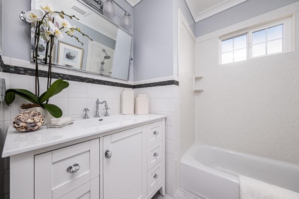 Detail Gallery Image 19 of 38 For 917 Howard Ave, Burlingame,  CA 94010 - 4 Beds | 3/1 Baths