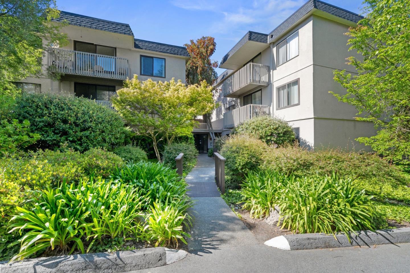 Detail Gallery Image 1 of 21 For 7340 Shelter Creek Lane, San Bruno,  CA 94066 - 1 Beds | 1 Baths