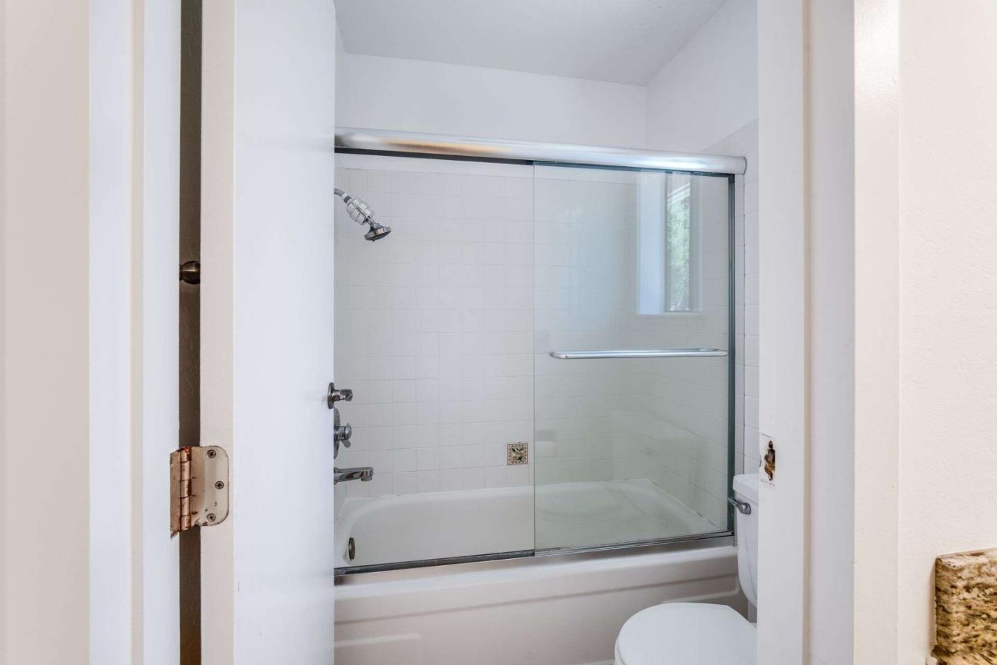 Detail Gallery Image 13 of 29 For 1070 Mercedes Ave #1,  Los Altos,  CA 94022 - 2 Beds | 2 Baths