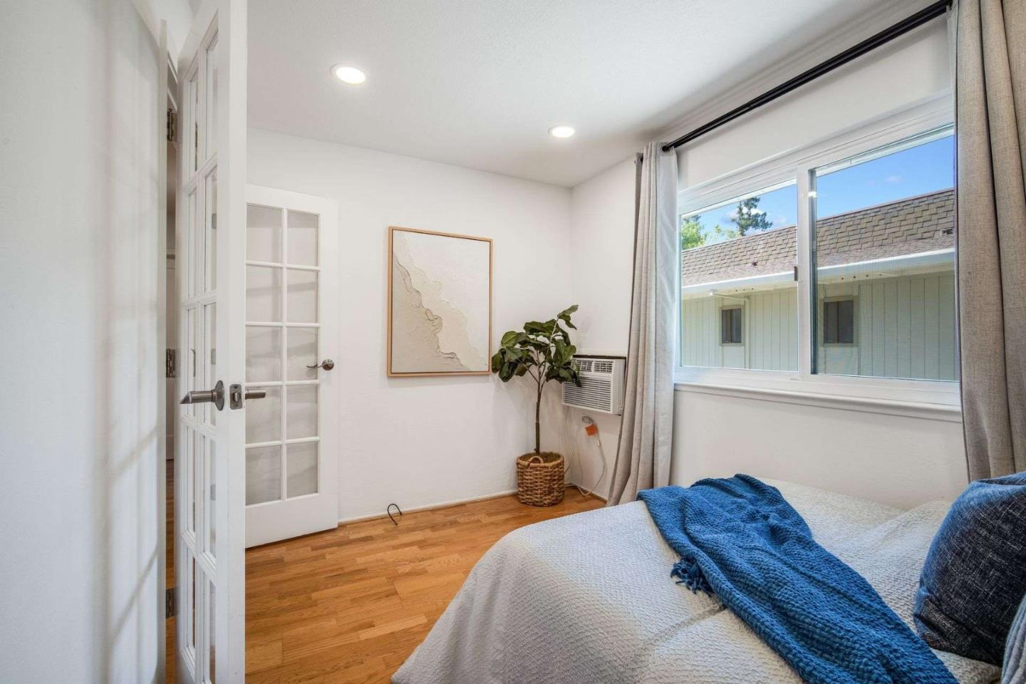 Detail Gallery Image 20 of 29 For 1070 Mercedes Ave #1,  Los Altos,  CA 94022 - 2 Beds | 2 Baths