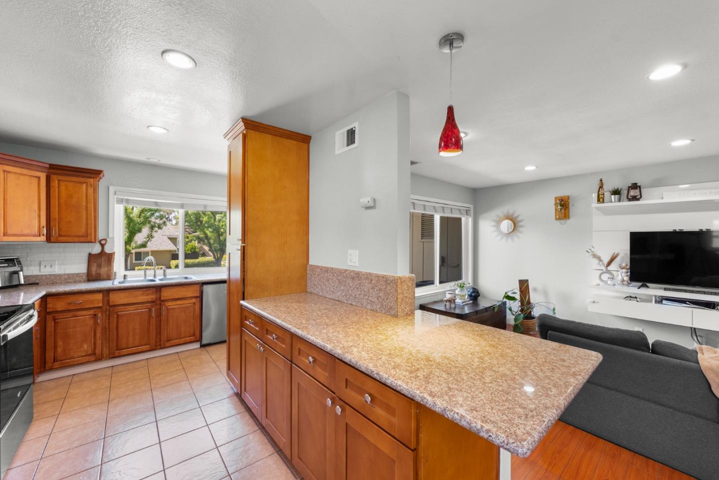Detail Gallery Image 9 of 23 For 2292 Warfield Way #B,  San Jose,  CA 95122 - 2 Beds | 1 Baths